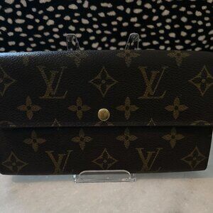 Louis Vuitton Monogram Sarah Wallet